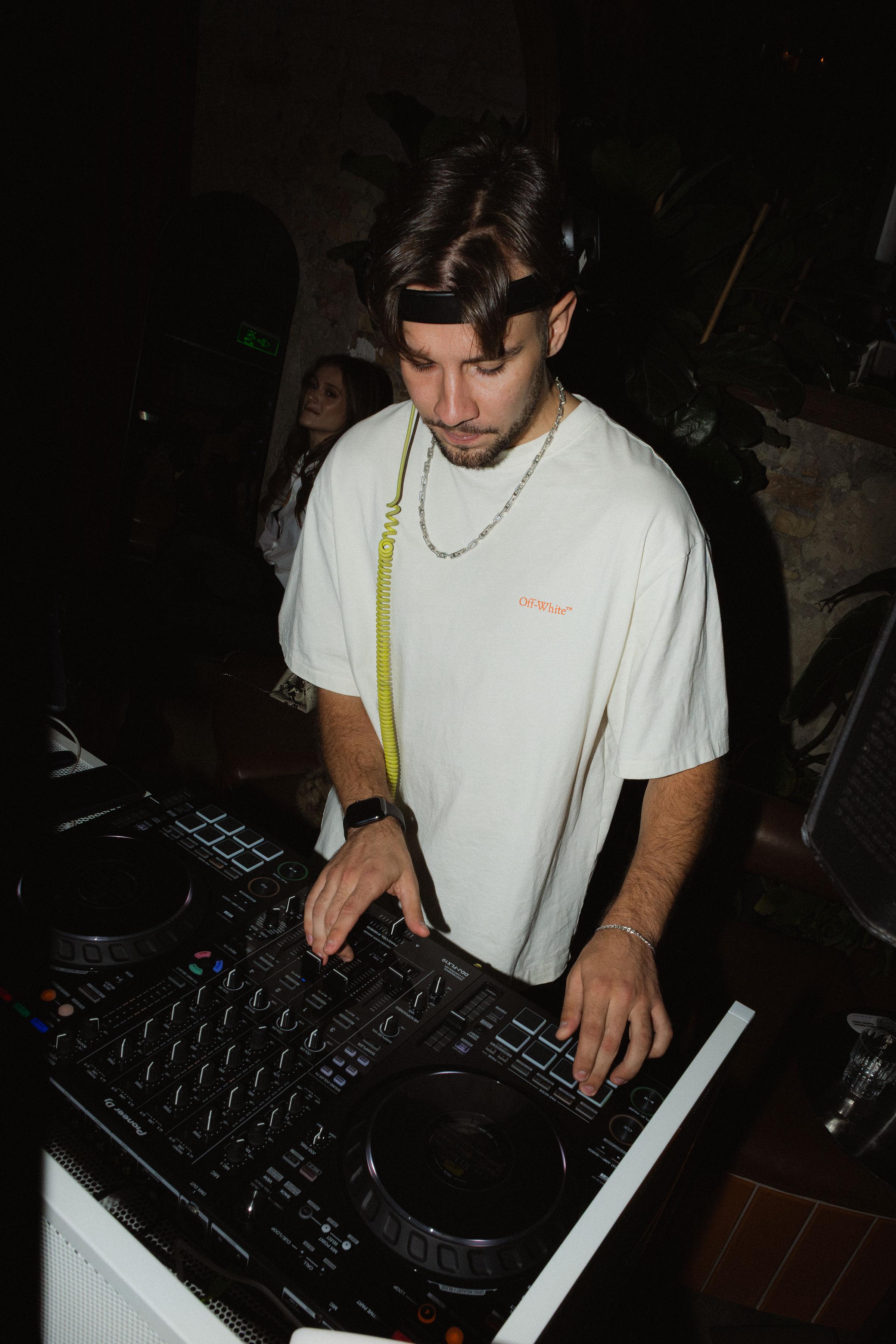 DJ Litvin на резидентстве в лаунже